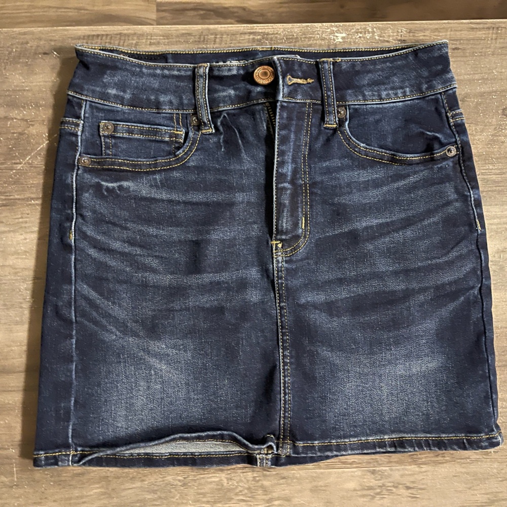 American Eagle Women’s Denim skirt size 2